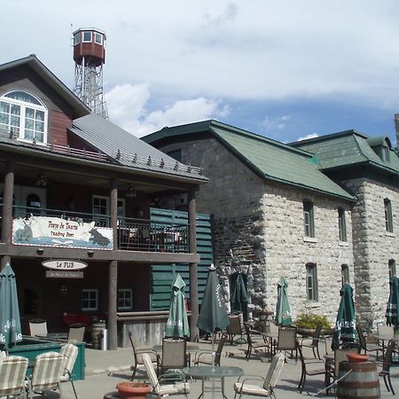 Chateau Logue Hotel Maniwaki Exterior foto