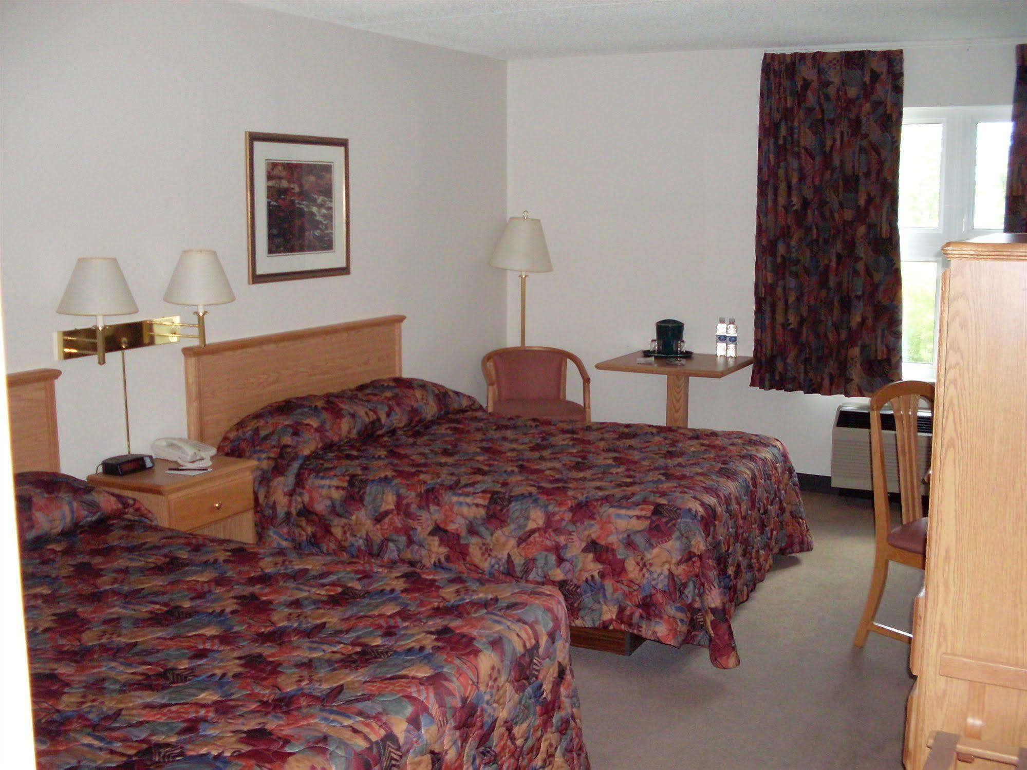 Chateau Logue Hotel Maniwaki Exterior foto