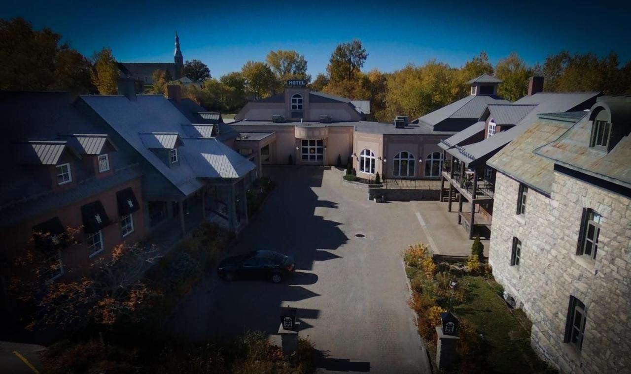 Chateau Logue Hotel Maniwaki Exterior foto